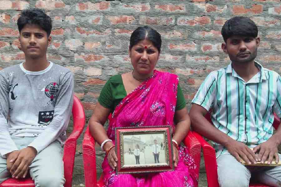 হিন্দি বলতে না পারায় ‘বাংলাদেশি’ সন্দেহে পশ্চিমবঙ্গের শ্রমিক কারাগারে