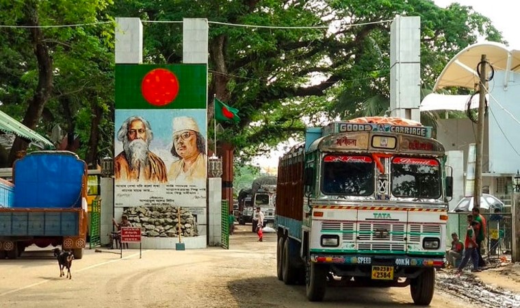 বাংলাদেশের পণ্য আমদানিতে নিষেধাজ্ঞা, দুশ্চিন্তায় ভারতের ব্যবসায়ীরা