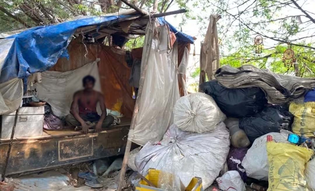 ভারতীয় এক পরিবারকে বানিয়ে দেওয়া হলো 'বাংলাদেশি'