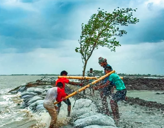 সিত্রাং জীবন গেলো ১৭ জনের