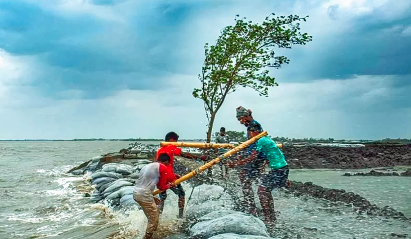 সিত্রাং জীবন গেলো ১৭ জনের