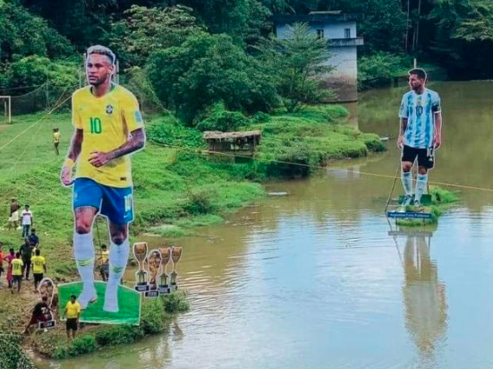 কেরালার নদীতে ৩০ ফুট লম্বা মেসি, ৪০ মিটার লম্বা নেইমার!