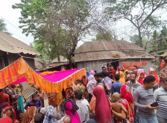 গরু চুরির অপবাদে দিনমজুরকে কুপিয়ে হত্যা