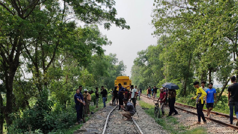 গরমে বেঁকে যাওয়ায় লাইনচ্যুত ট্রেনের ৭টি বগি