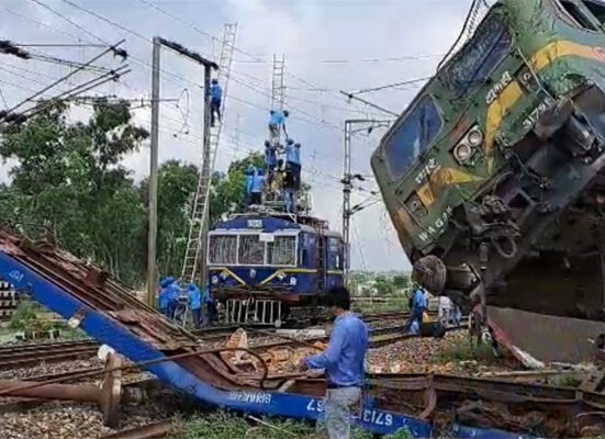 ভারতে আবারও দুই ট্রেনের সংঘর্ষ