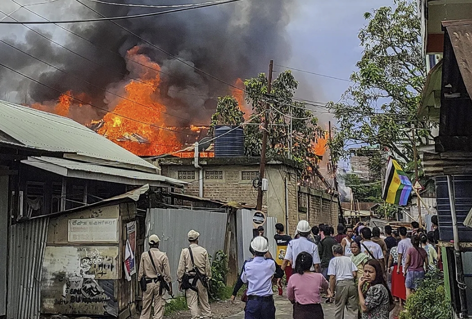 মণিপুর জ্বলছে, বিজেপি সরকার সমস্যায় পড়েছে