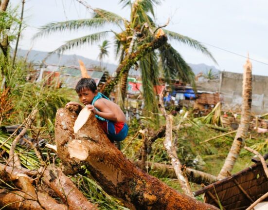 জলবায়ু পরিবর্তনের কারণে ৬ বছরে বাস্তুচ্যুত হয়েছে ৪ কোটির বেশি শিশু