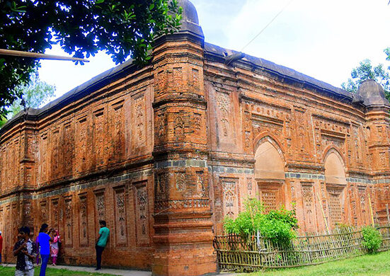 ৫০০ বছরের ঐতিহ্যবাহী বাঘা শাহী মসজিদ