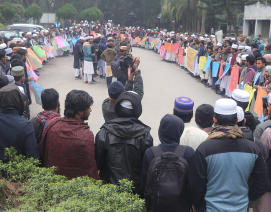 নেকাব না খোলায় ভাইভা দিতে পারেননি ইবি শিক্ষার্থী: ছাত্রদের প্রতিবাদ সমাবেশ