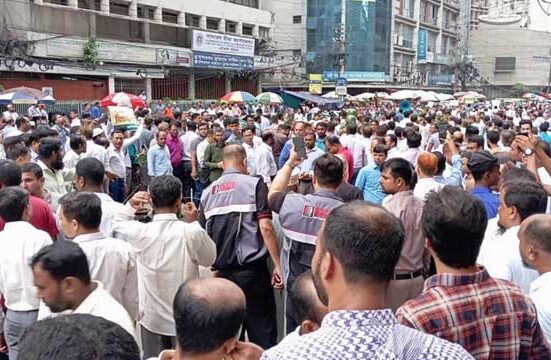 ইসলামী ব্যাংকে  এস আলম গ্রুপের হামলা, গুলিবিদ্ধ ৬ কর্মকর্তা