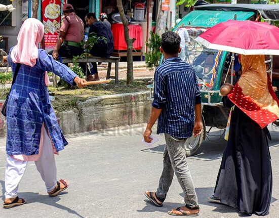 মহাসড়কে চাঁদাবাজির গোমর ফাঁস করলো শিক্ষার্থীরা