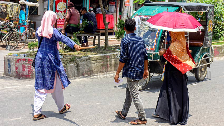 মহাসড়কে চাঁদাবাজির গোমর ফাঁস করলো শিক্ষার্থীরা