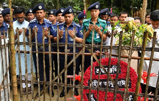 ছাত্র-জনতার আন্দোলন দমাতে যারা নিষ্ঠুরতা দেখিয়েছে তাদের ছাড় নেই : রংপুরে শহীদ আবু সাঈদের কবর জিয়ারতে আইজিপি